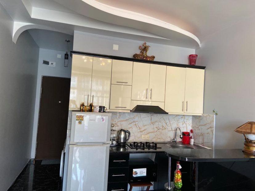 Apartment Vaja Fshavela N16 Batumi Bagian luar foto