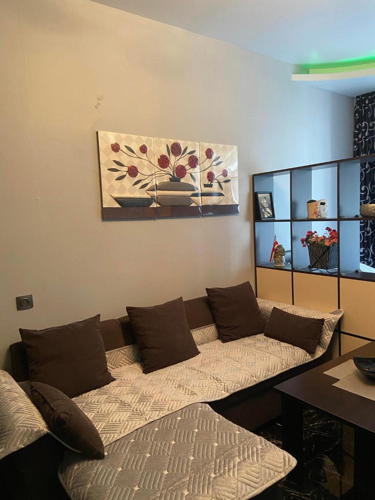 Apartment Vaja Fshavela N16 Batumi Bagian luar foto
