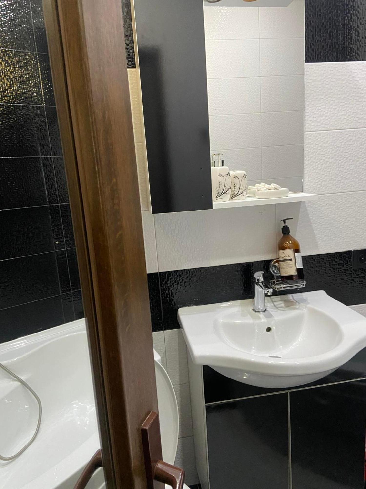 Apartment Vaja Fshavela N16 Batumi Bagian luar foto