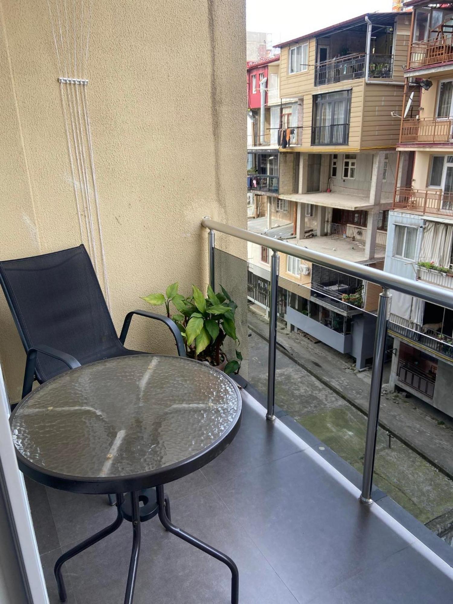 Apartment Vaja Fshavela N16 Batumi Bagian luar foto